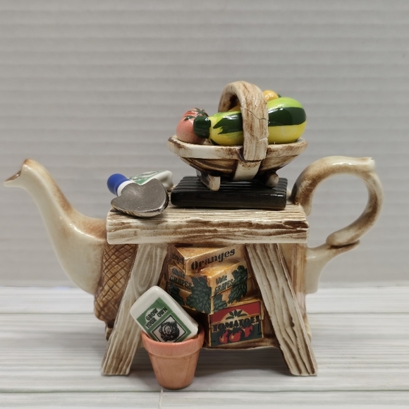 Cardew Design Gardeners Bench Miniature Teapot Hand Made In England Hand Painted - Picture 3 of 13